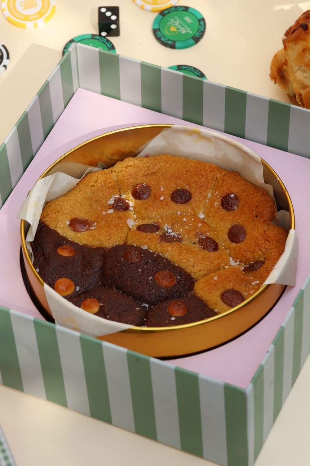 Cookie Tin Gift Box

700gms Best Seller Half n Half