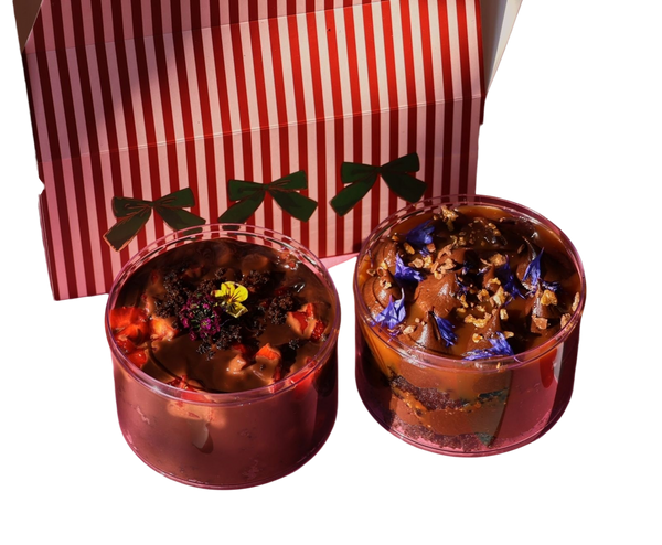 Chocolate Lover pudding box with two dessert jars